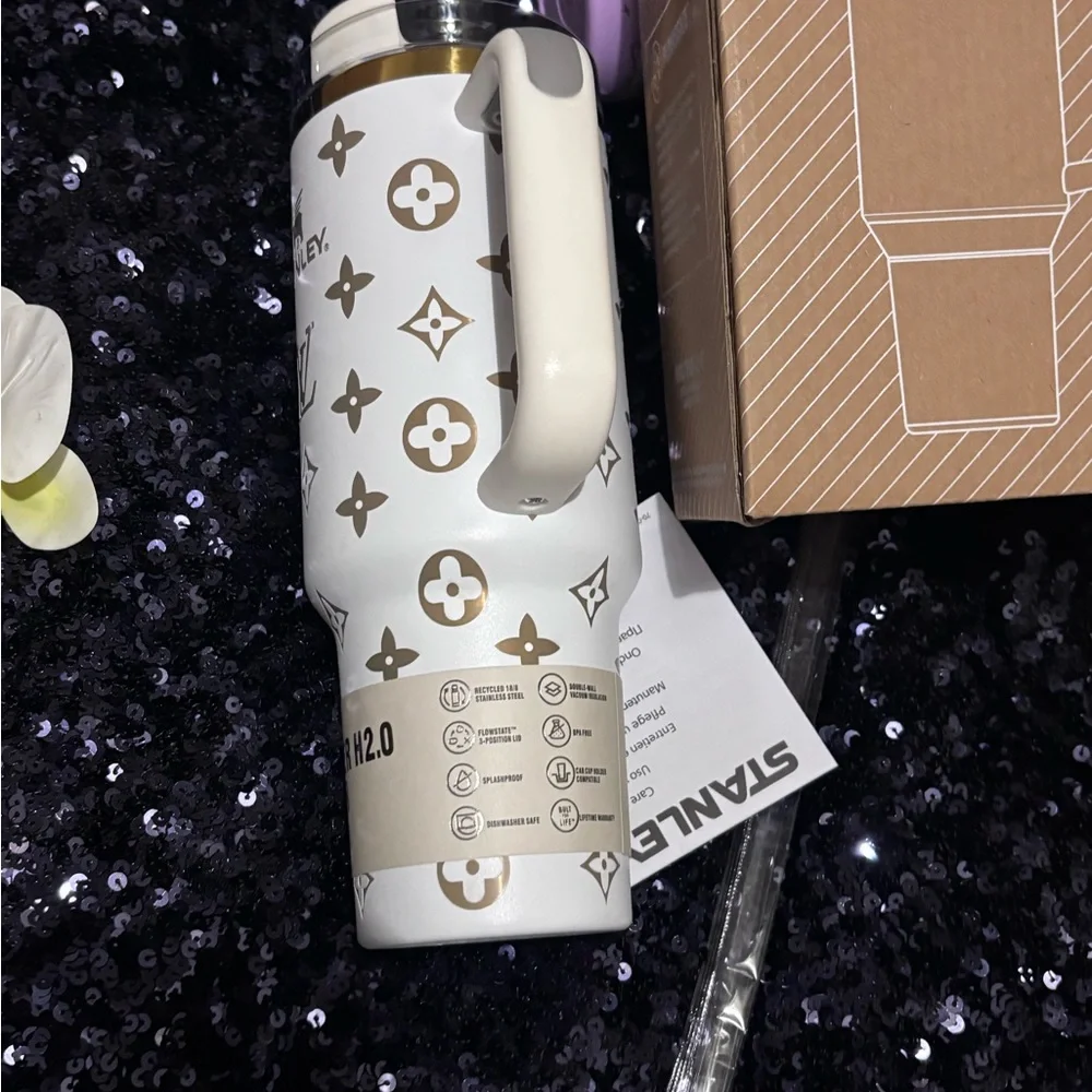 Stanley White and gold Quencher H2.0 Tumbler - Picture 3 of 4